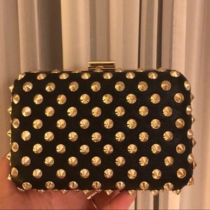 Studded clutch